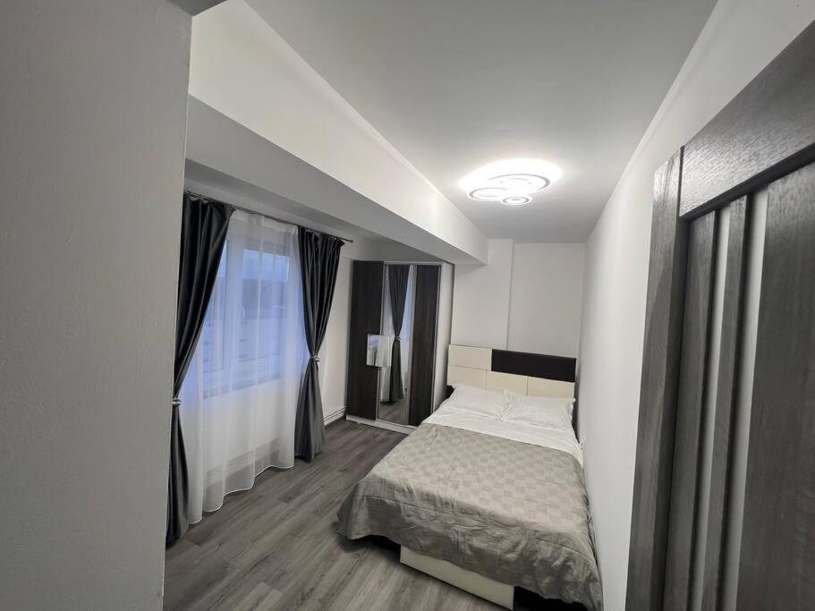 Lovely Flat With Bathtub 5 Mins From Center Крайова Екстериор снимка