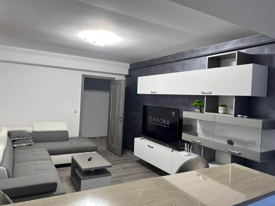Lovely Flat With Bathtub 5 Mins From Center Крайова Екстериор снимка