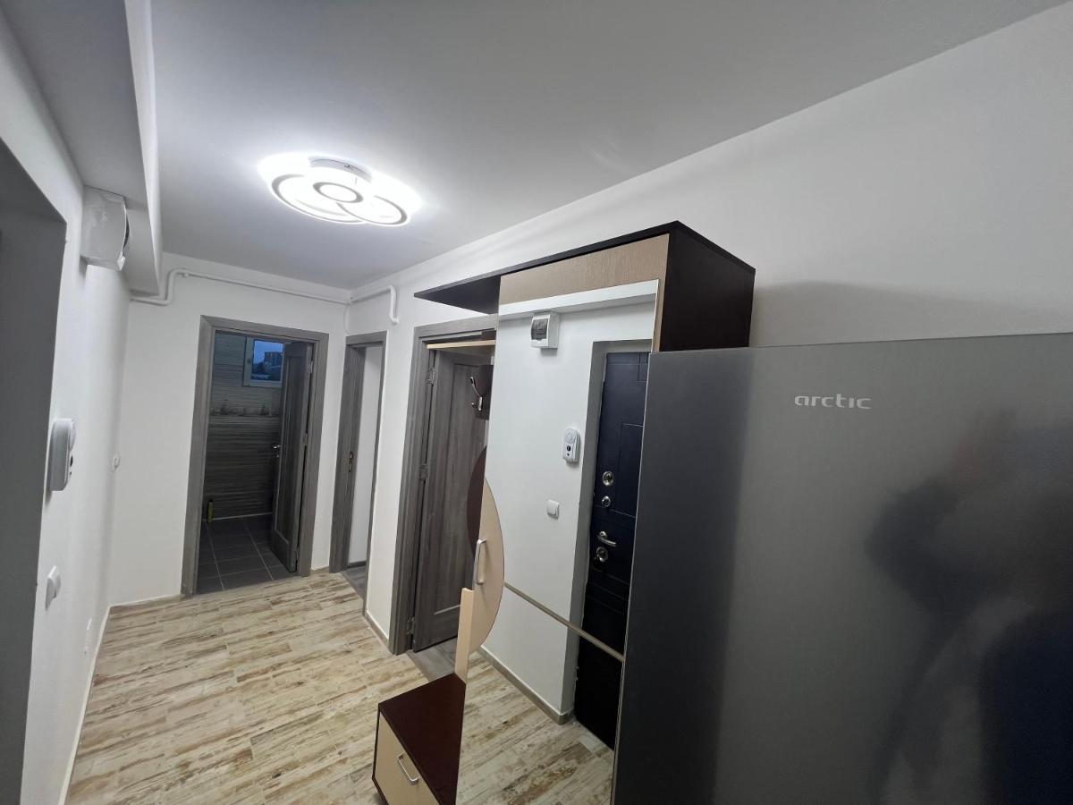 Lovely Flat With Bathtub 5 Mins From Center Крайова Екстериор снимка